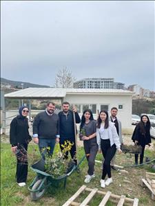 Büro Yönetimi ve Yönetici Asistanlık Programı 2025 yılı Mart Ayında "Ağaç ve Fidan Dikimi" etkinliği gerçekleştirdi